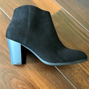 Black Old Navy ankle boots